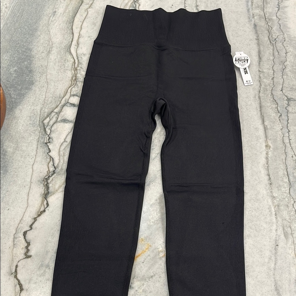 PINK Victoria's Secret Seamless Black Leggings Comfortable and Chic